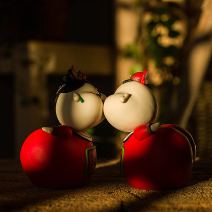 The Kissing Couple Pair